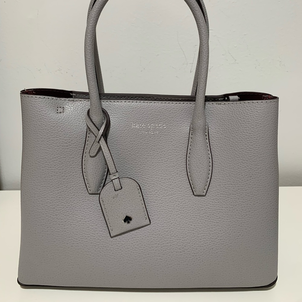 It’s a Kate spade bag.